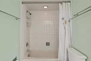 2942 Clubhouse Dr W, Clearwater, FL 33761 - Photo 19