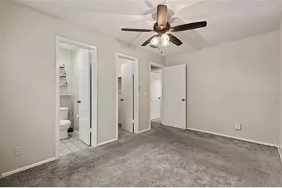 4419 Dolphin Dr, Tampa, FL 33617 - Photo 13