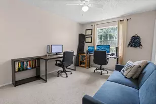 11942 Skylake Pl, Tampa, FL 33617 - Photo 15