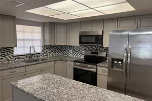 4015 Ashford Green Pl, Tampa, FL 33613 - Photo 3