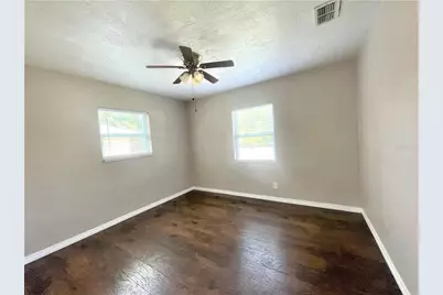 5036 Oxford Avenue N, Saint Petersburg, FL 33710 - Photo 9