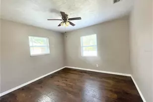 5036 Oxford Ave N, Saint Petersburg, FL 33710 - Photo 9