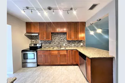 5036 Oxford Avenue N, Saint Petersburg, FL 33710 - Photo 3