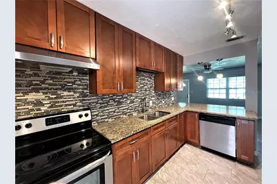 5036 Oxford Avenue N, Saint Petersburg, FL 33710 - Photo 5