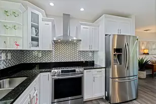 200 Park St N, Saint Petersburg, FL 33710 - Photo 9