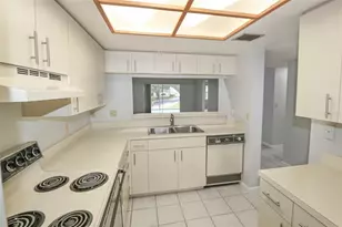 3203 Landmark Dr, Clearwater, FL 33761 - Photo 9