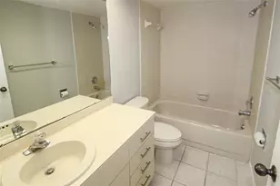3203 Landmark Dr, Clearwater, FL 33761 - Photo 11
