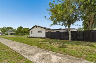 1530 49th Street N, Saint Petersburg, FL 33710 - Photo 9