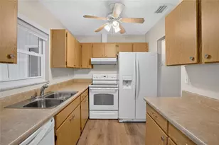 2202 Horsham Pl, Sun City Center, FL 33573 - Photo 23