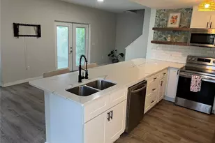 4326 Tyler Cir N, Saint Petersburg, FL 33709 - Photo 11