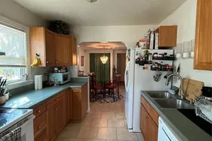 145 NE Lincoln Cir N, Saint Petersburg, FL 33702 - Photo 7