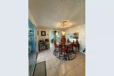 145 NE Lincoln Circle N, Saint Petersburg, FL 33702 - Photo 9