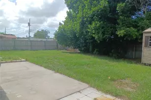 8448 76th Ave, Seminole, FL 33777 - Photo 17