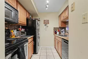 14203 Shadow Moss Ln, Tampa, FL 33613 - Photo 9