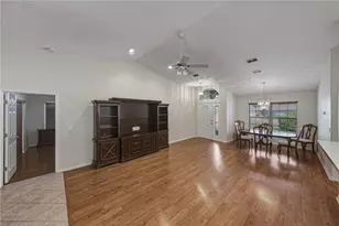 6232 Huntington Dr, Zephyrhills, FL 33542 - Photo 15