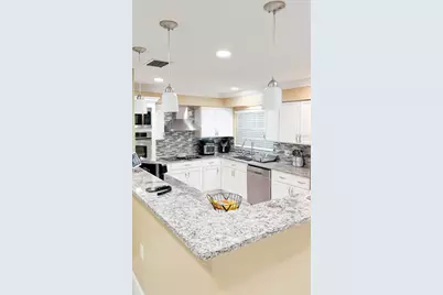 11001 N Armenia Avenue, Tampa, FL 33612 - Photo 9