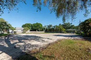1020 Snell Isle Blvd NE, Saint Petersburg, FL 33704 - Photo 1