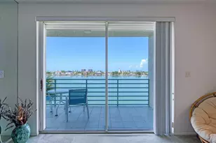 7984 Sailboat Key Blvd S, Saint Petersburg, FL 33707 - Photo 11
