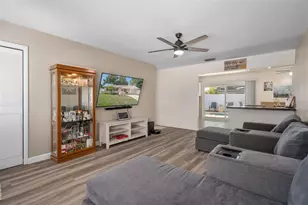 6944 Buhrley Terrace N, Saint Petersburg, FL 33709 - Photo 11