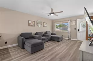 6944 Buhrley Terrace N, Saint Petersburg, FL 33709 - Photo 9