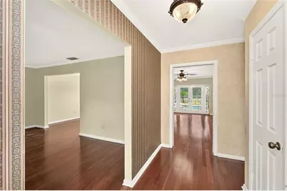 911 Woodcliff Avenue, Tampa, FL 33613 - Photo 3