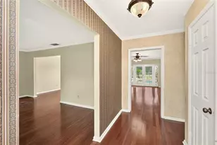 911 Woodcliff Ave, Tampa, FL 33613 - Photo 3