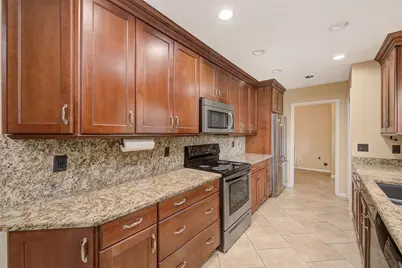911 Woodcliff Avenue, Tampa, FL 33613 - Photo 9