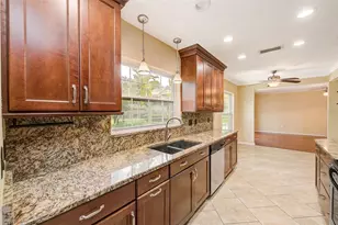 911 Woodcliff Ave, Tampa, FL 33613 - Photo 11