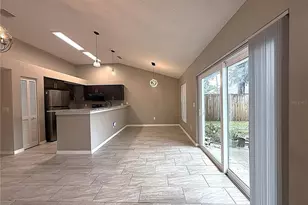 2042 Shadow Pine Dr, Brandon, FL 33511 - Photo 9