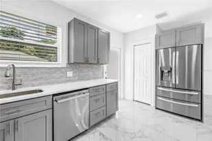 1827 16th St S, Saint Petersburg, FL 33705 - Photo 3