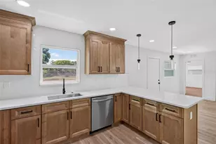 106 Melody Ln, Largo, FL 33771 - Photo 11