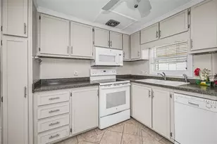 10539 Tahitian Ln, Largo, FL 33773 - Photo 13