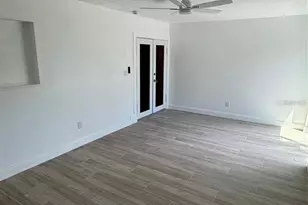 8201 Riverside Dr NE, Saint Petersburg, FL 33702 - Photo 23