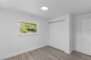 8201 Riverside Dr NE, Saint Petersburg, FL 33702 - Photo 11
