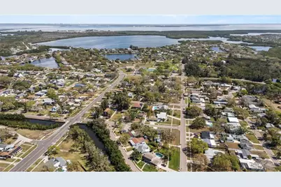 8201 Riverside Drive NE, Saint Petersburg, FL 33702 - Photo 25