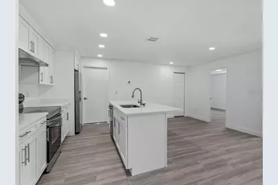 8201 Riverside Drive NE, Saint Petersburg, FL 33702 - Photo 5