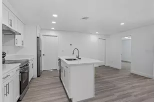 8201 Riverside Dr NE, Saint Petersburg, FL 33702 - Photo 5