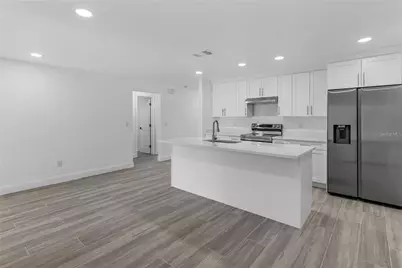 8201 Riverside Drive NE, Saint Petersburg, FL 33702 - Photo 7