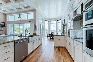 838 SW Kings Bay Dr, Crystal River, FL 34429 - Photo 9