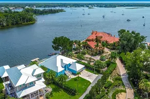 838 SW Kings Bay Dr, Crystal River, FL 34429 - Photo 3