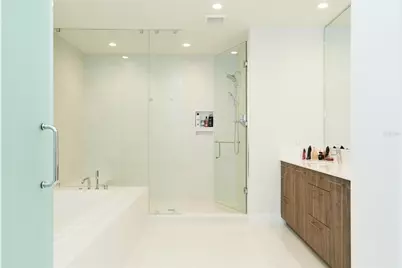 301 1st Street S #804, Saint Petersburg, FL 33701 - Photo 17