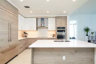301 1st St S, Saint Petersburg, FL 33701 - Photo 7