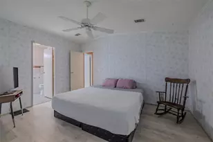 37716 Newport Dr, Zephyrhills, FL 33542 - Photo 21