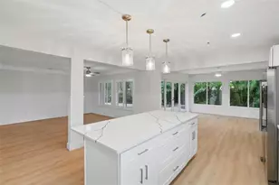 15814 3rd St E, Redington Beach, FL 33708 - Photo 7