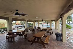 4550 Cove Cir, Saint Petersburg, FL 33708 - Photo 19