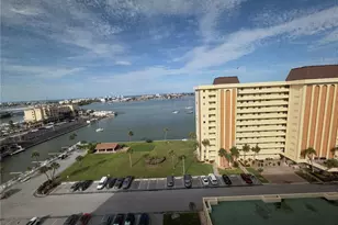 4550 Cove Cir, Saint Petersburg, FL 33708 - Photo 9