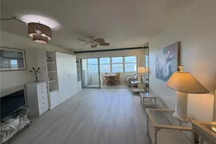 4550 Cove Cir, Saint Petersburg, FL 33708 - Photo 3
