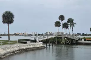 4550 Cove Cir, Saint Petersburg, FL 33708 - Photo 25