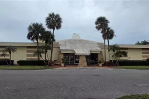 4550 Cove Cir, Saint Petersburg, FL 33708 - Photo 13
