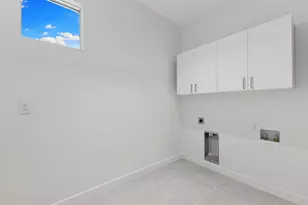 668 Newton Ave S, Saint Petersburg, FL 33701 - Photo 23